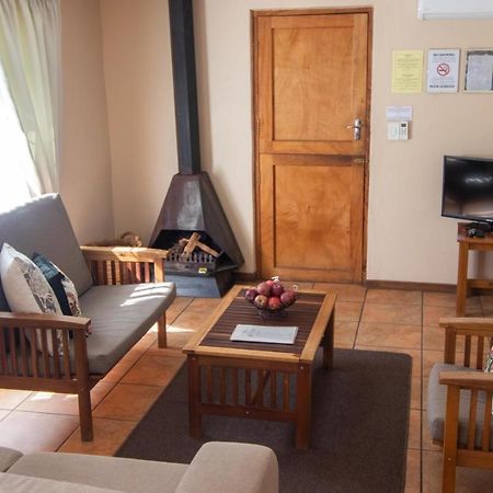 Op-die-Berg Kunje Guesthouse מראה חיצוני תמונה