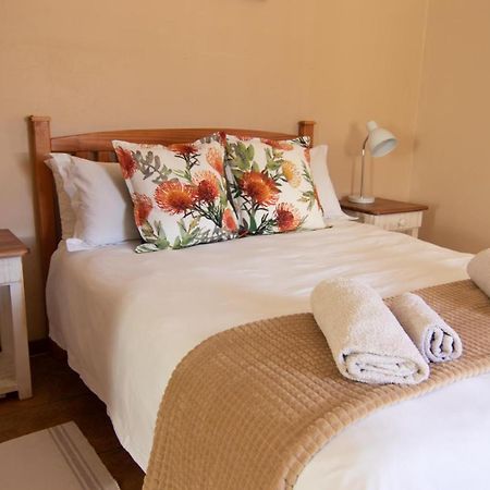 Op-die-Berg Kunje Guesthouse מראה חיצוני תמונה