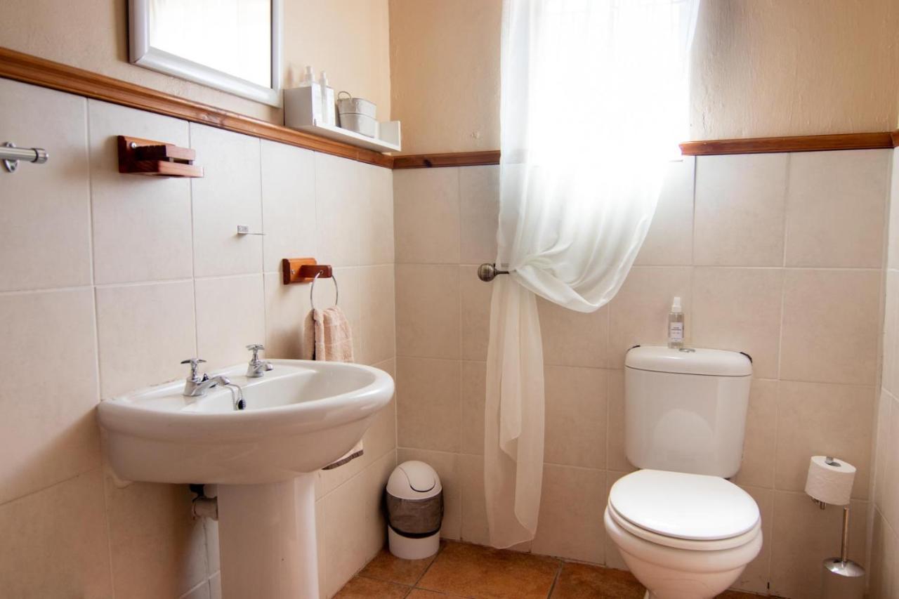 Op-die-Berg Kunje Guesthouse מראה חיצוני תמונה