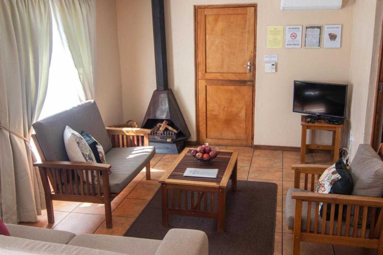 Op-die-Berg Kunje Guesthouse מראה חיצוני תמונה