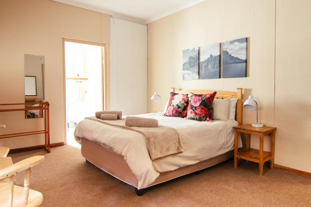 Op-die-Berg Kunje Guesthouse מראה חיצוני תמונה