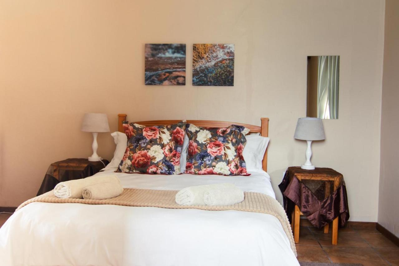 Op-die-Berg Kunje Guesthouse מראה חיצוני תמונה