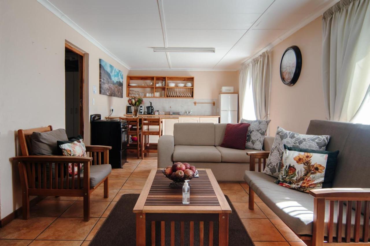 Op-die-Berg Kunje Guesthouse מראה חיצוני תמונה