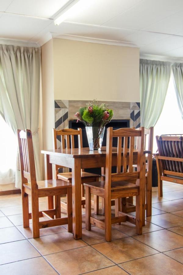 Op-die-Berg Kunje Guesthouse מראה חיצוני תמונה