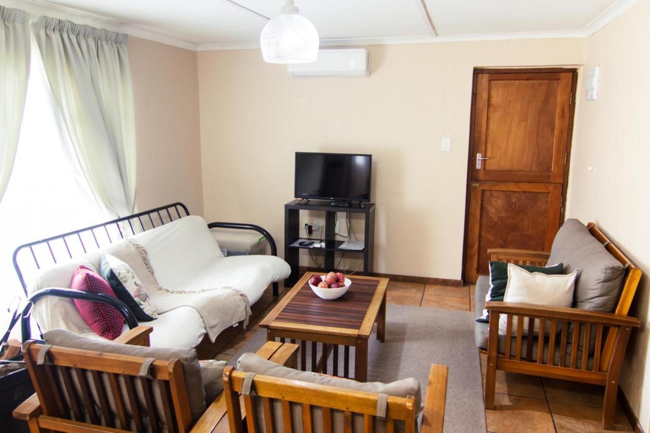 Op-die-Berg Kunje Guesthouse מראה חיצוני תמונה