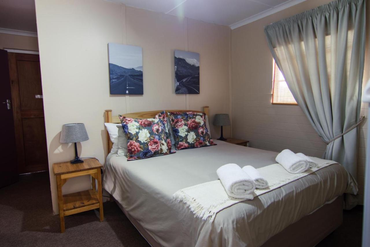 Op-die-Berg Kunje Guesthouse מראה חיצוני תמונה