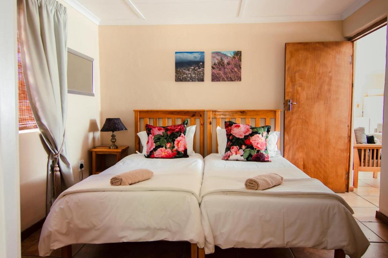 Op-die-Berg Kunje Guesthouse מראה חיצוני תמונה